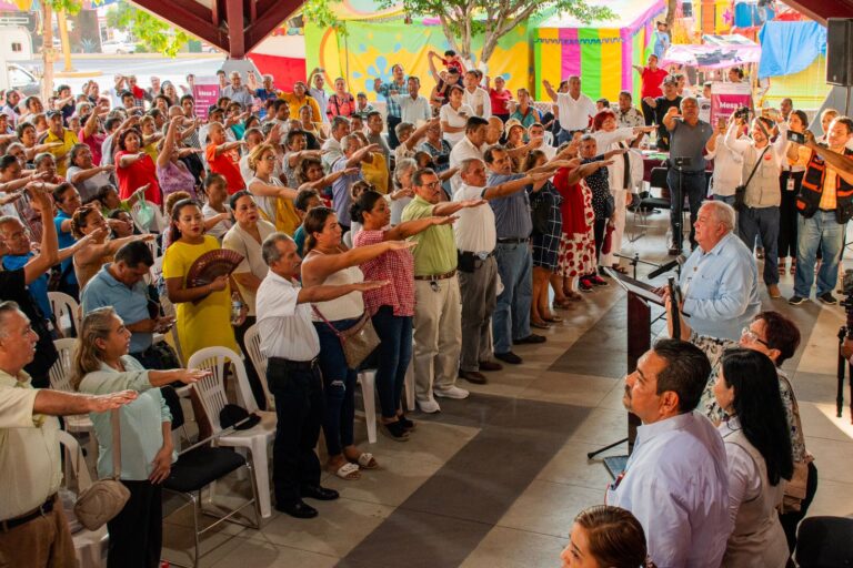 Fernando Remes encabeza primera entrega de credenciales a 2,521 jefes de manzana