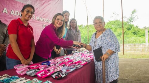 DIF POZA RICA ENTREGA MÁS DE 100 LENTES A ADULTOS MAYORES.