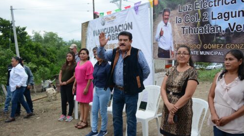 Moderniza Leobardo Gómez colonias de Tihuatlán