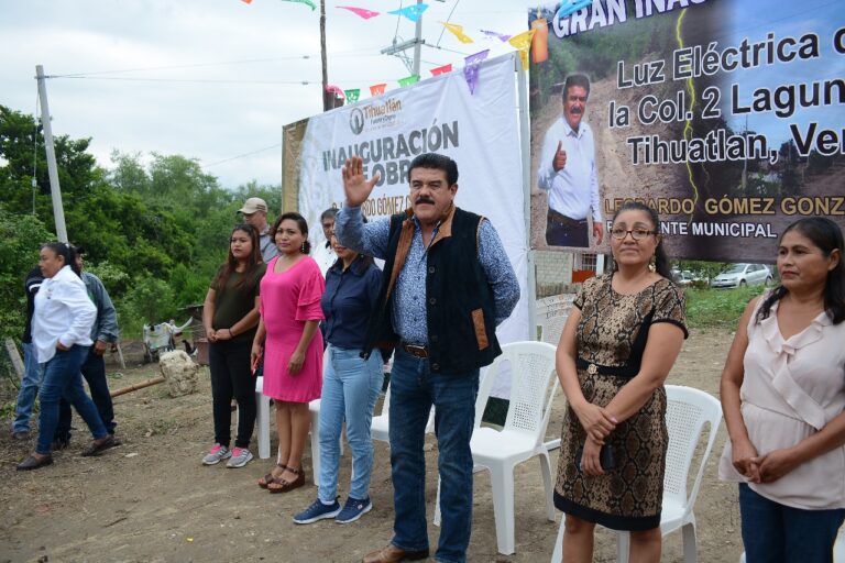 Moderniza Leobardo Gómez colonias de Tihuatlán