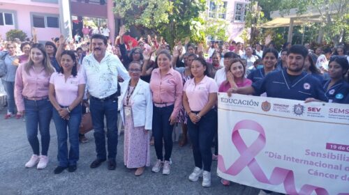 Caminata de concientización contra el cáncer de mama