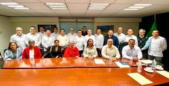 Rocío Nahle se reunió con líderes magisteriales de la entidad