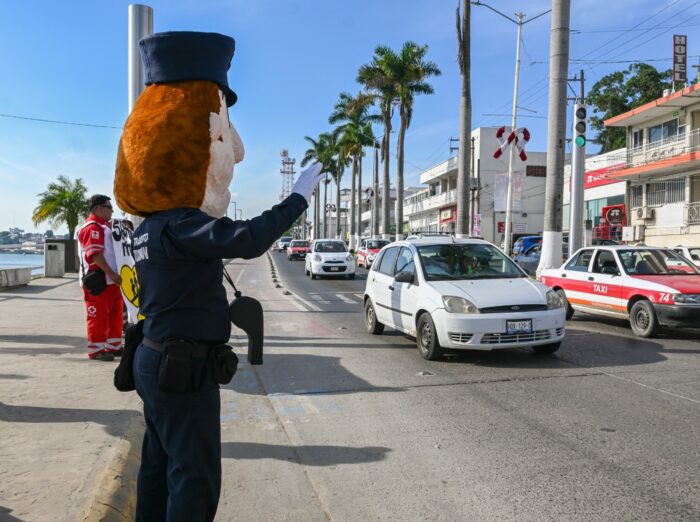 Realizan campaña de concientización vial para temporada vacacional