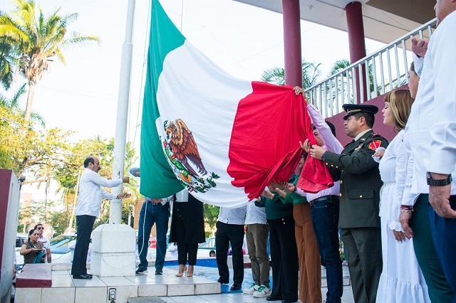 Poza Rica conmemora Día de la Bandera