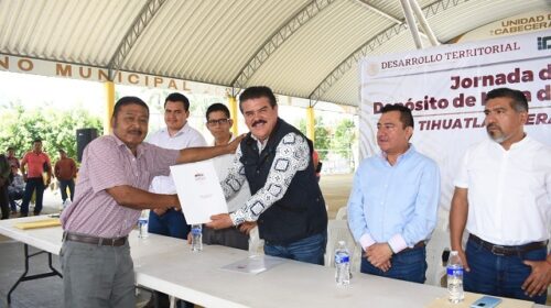 Preside Leobardo Gómez entrega de lista de testamento agrario