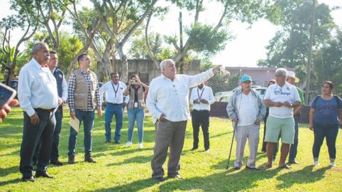 El alcalde Fernando Remes Garza comenzó la semana con un importante recorrido para inspeccionar los avances en los trabajos de rehabilitación de diversos campos deportivos en el municipio de Poza Rica, lugares de esparcimiento que son de gran beneficio para personas de todas las edades.