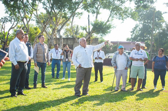 El alcalde Fernando Remes Garza comenzó la semana con un importante recorrido para inspeccionar los avances en los trabajos de rehabilitación de diversos campos deportivos en el municipio de Poza Rica, lugares de esparcimiento que son de gran beneficio para personas de todas las edades.